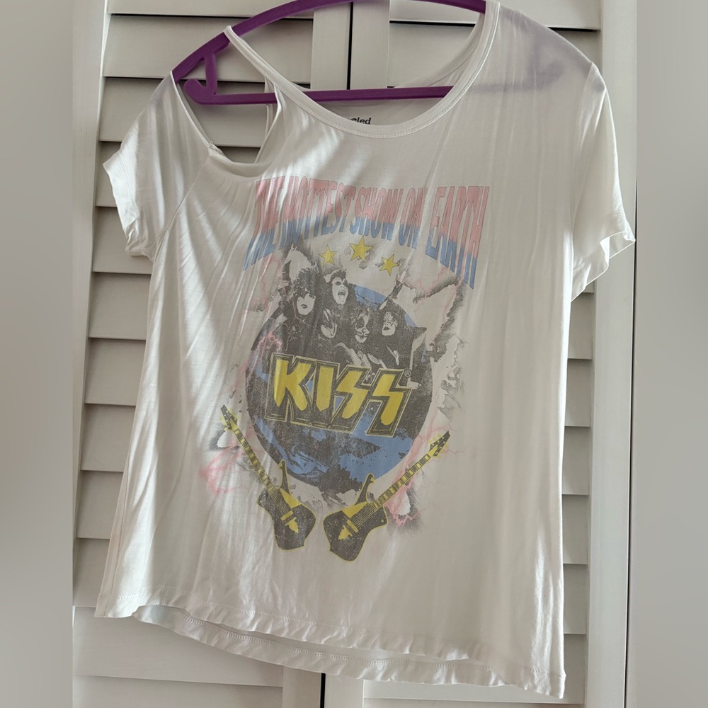 Recycled Karma x KISS Hottest Show On Earth Cold Shoulder Graphic Tee | Size Med - Picture 5 of 10